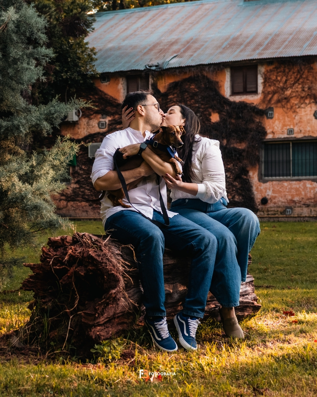 Fotógrafo de bodas en Rosario retratando a los novios