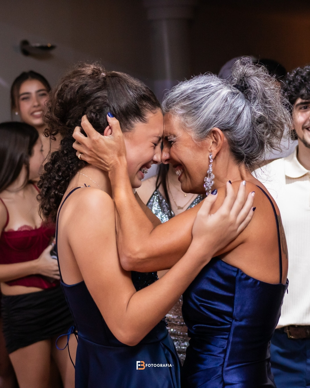 Fotógrafo de 15 años en Rosario retratando a la quinceañera