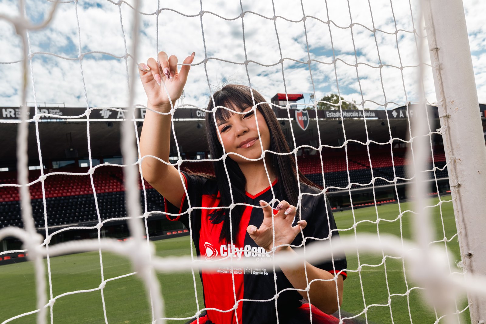 Ludmila en su book de 15 en el estadio de Newell’s Old Boys